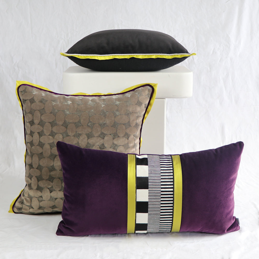 BLACK VELVET PILLOW