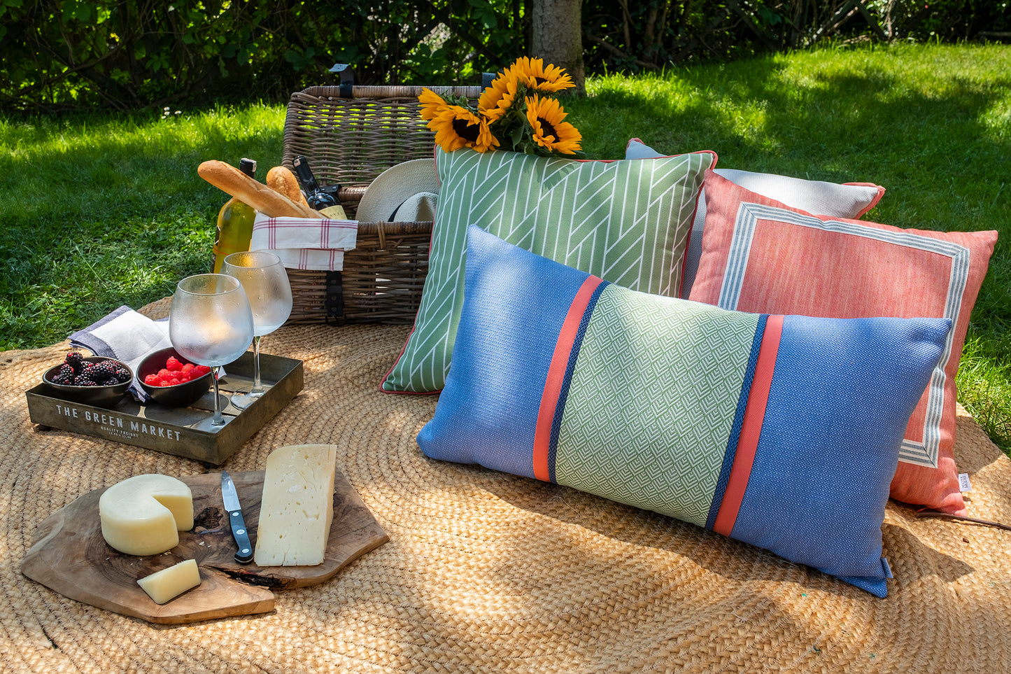 LINEN PATTERNED RUBED DECORATIVE PILLOW