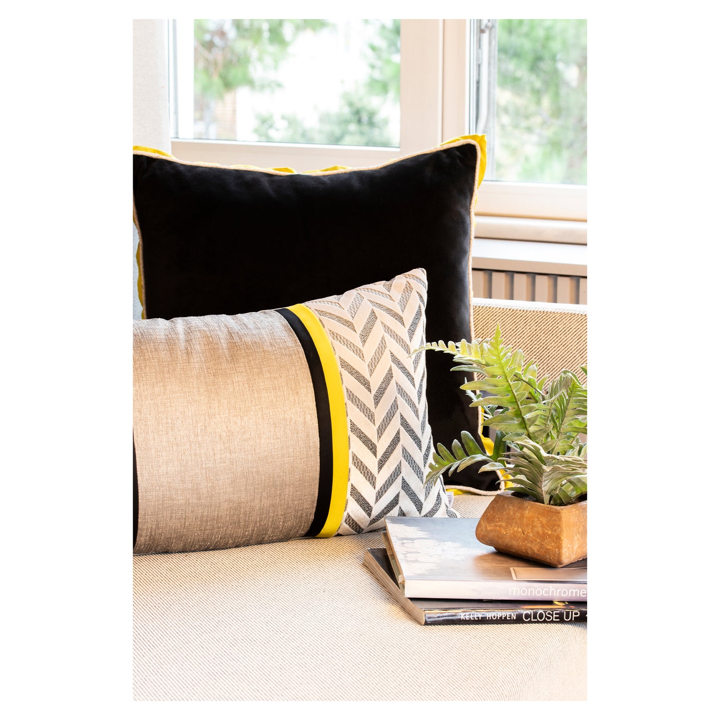 BLACK VELVET PILLOW