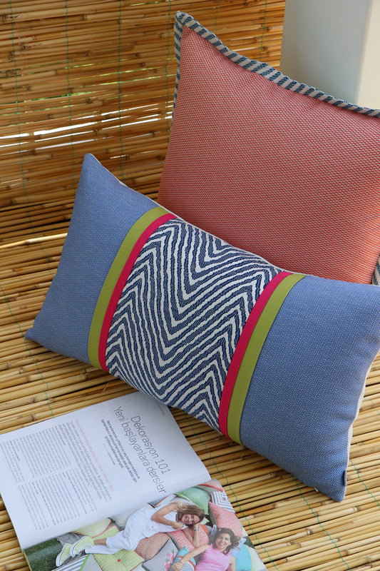 RECTANGULAR DECORATIVE PILLOW WITH ZIGZAG BAND
