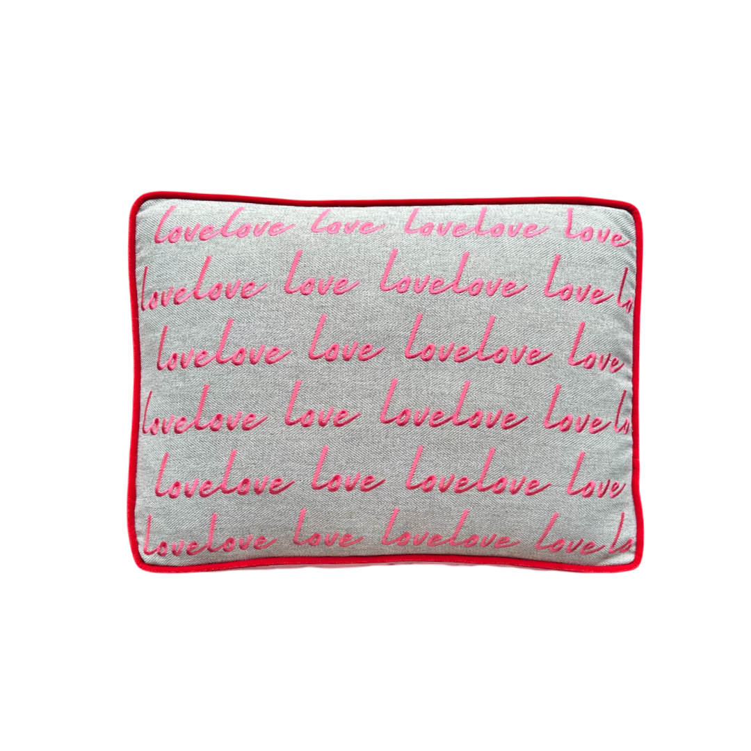 LOVE PİKOLU FAÇALI DEKORATİF YASTIK