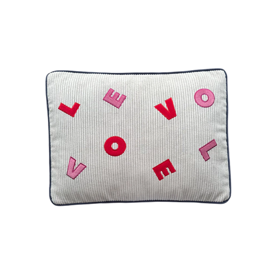 LOVE HARF PİKOLU FAÇALI DEKORATİF YASTIK