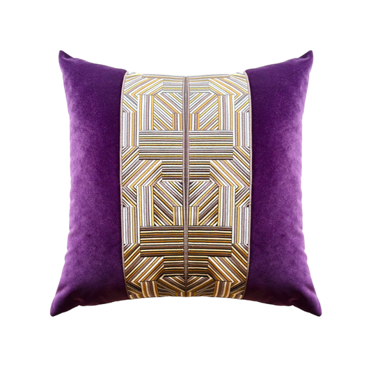 ORTASI GEOMETRİK DESENLİ BANTLI KARE YASTIK